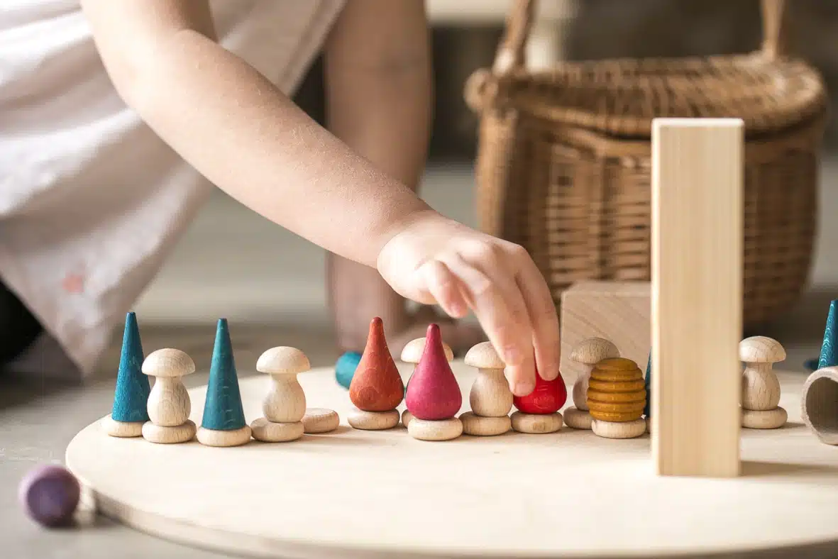 6 Gnomes de la forêt et leurs accessoires – Grapat – Image 3