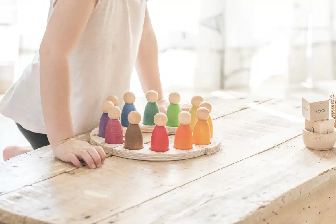 Calendrier perpétuel et 12 personnages en bois (en français) – Grapat – Image 2